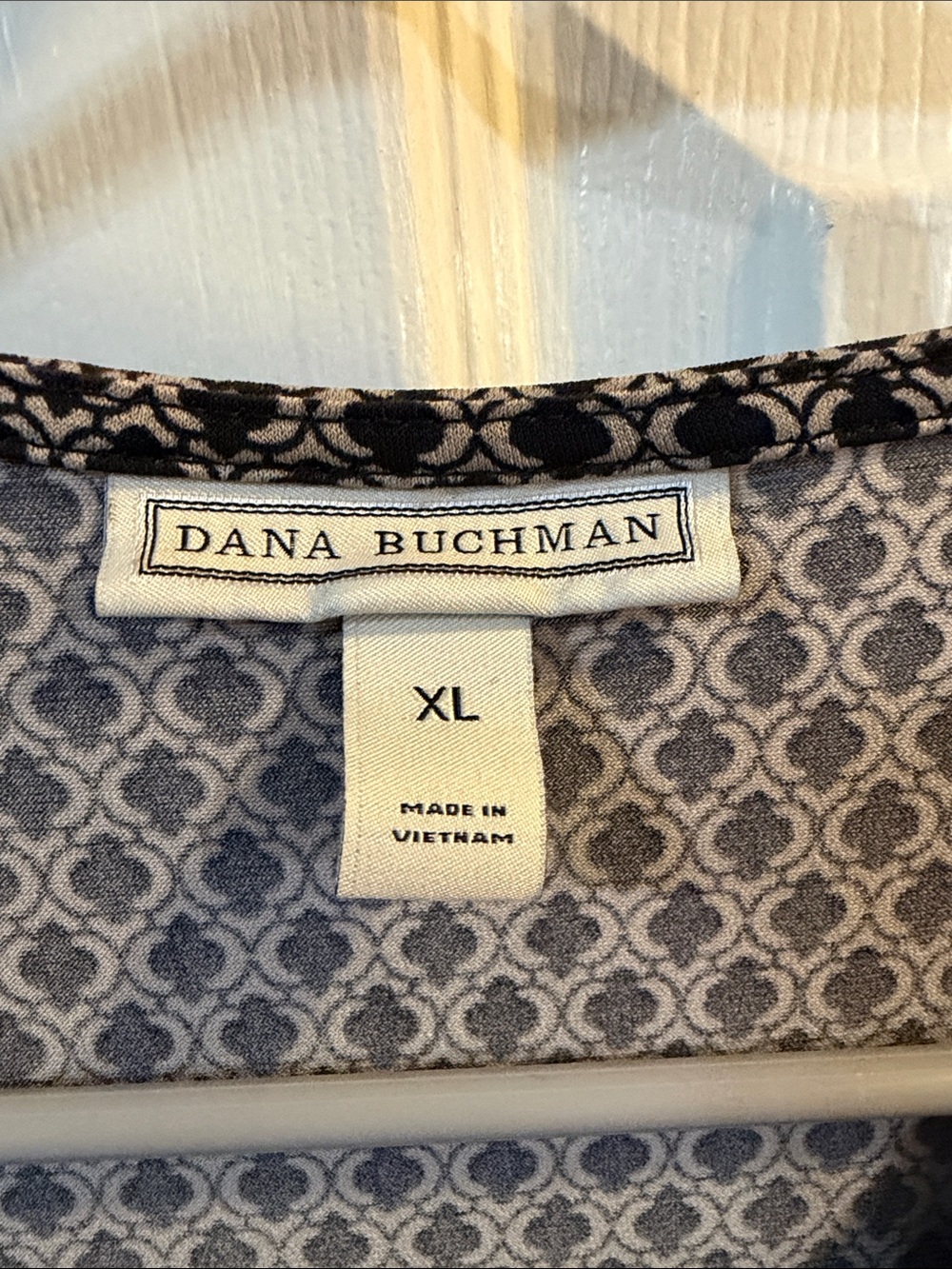 Dana Buchman Black Geo Print Sleeveless V-Neck Top Blouse - Picture 3 of 4